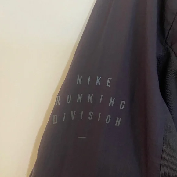 Nike Running Division Navy Packable Long Sleeve Top - Picture 4 of 11